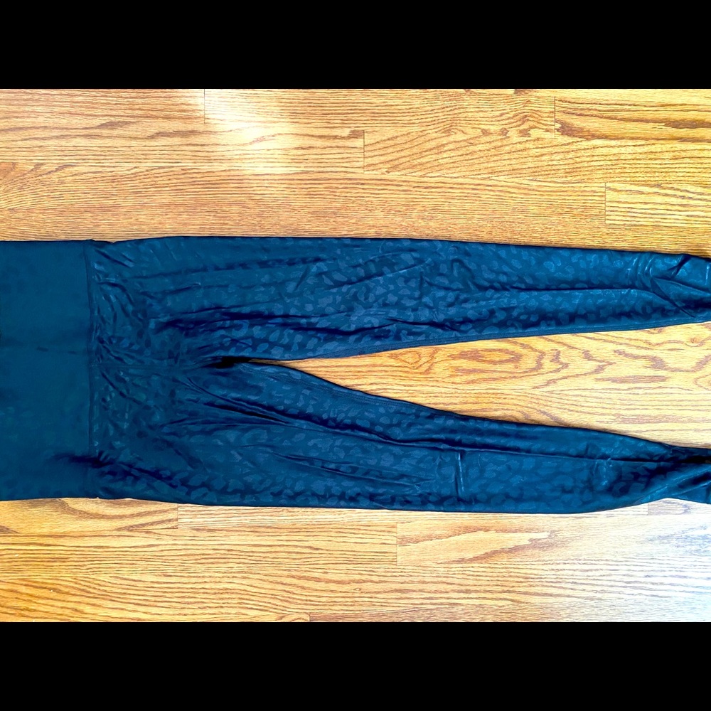 Carbon38 Takara Leopard Print Black Leggings